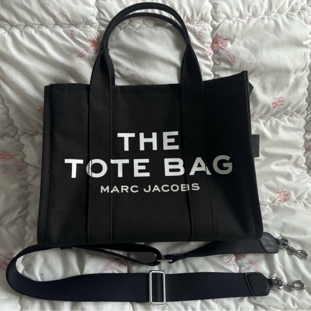 The Canvas Small Tote Bag
Marc Jacobs